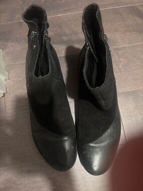 Earth Black Suede and Leather Ankle Booties